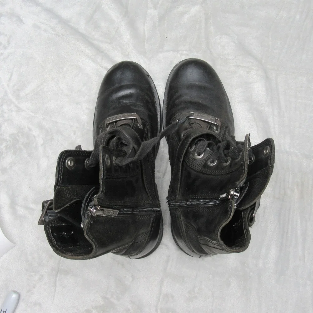 Harley-Davidson couple blemish